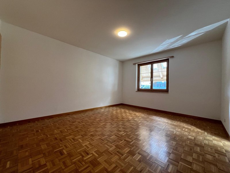 Photo 5 of Dorfstrasse 32, Finsterhennen